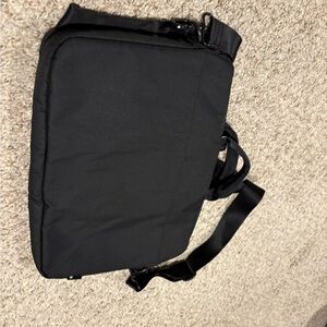 Incase Black Laptop Bag Durable Fabric Adjustable Straps